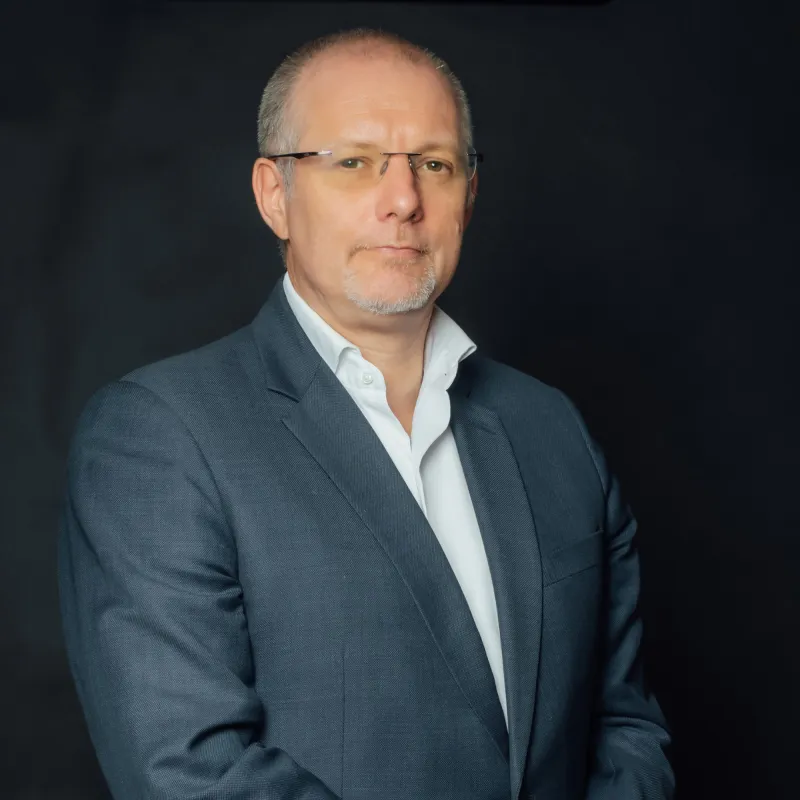 Dr. Arnaud de Vries
