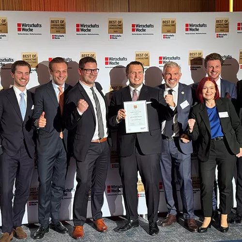 Porsche Consulting Team winner picture prize Wirtschaftswoche best of consulting in supply chain management