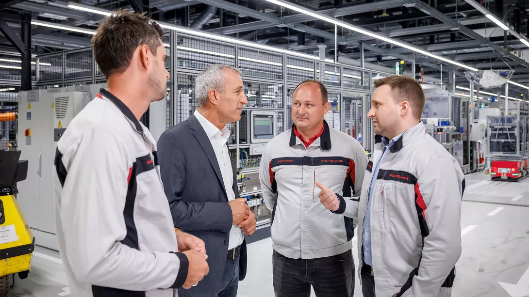 Albrecht Reimold in der Porsche Produktion