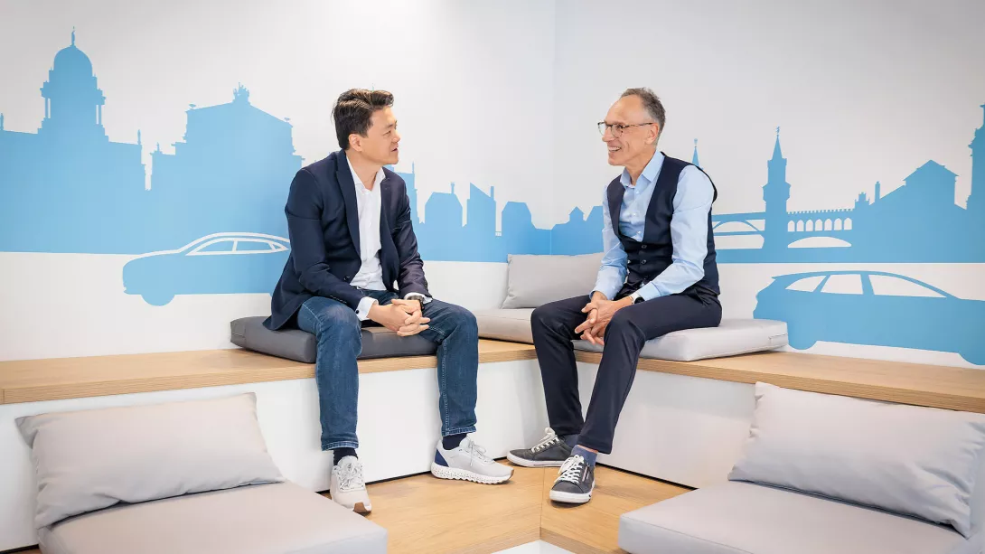 Mobilitätsexperten Professor Zheng Han und Professor Andreas Herrmann (von links)