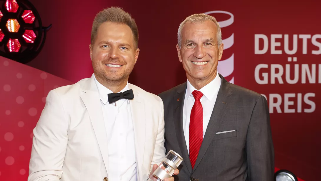 David Reger (links) und Albrecht Reimold (rechts), Porsche Vorstand für Produktion und Logistik