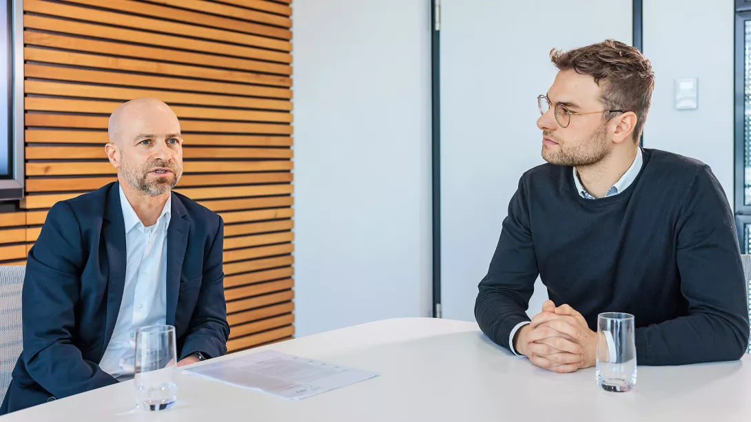 Oliver Hartmann, CEO (links) und Jonas Beuth, Produktentwickler bei Kleusberg.