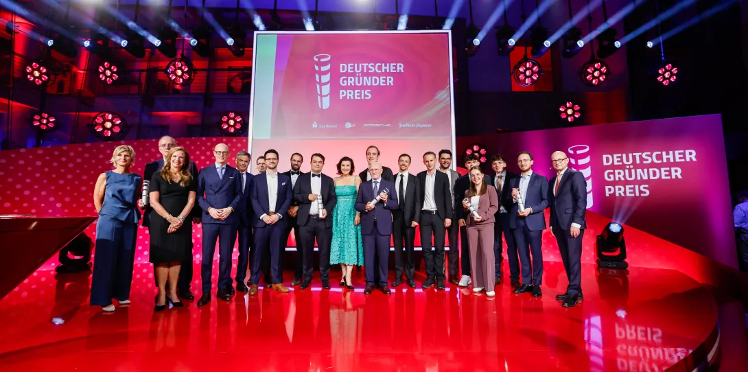 Deutscher Gründerpreis 2026 Gewinner auf Bühne