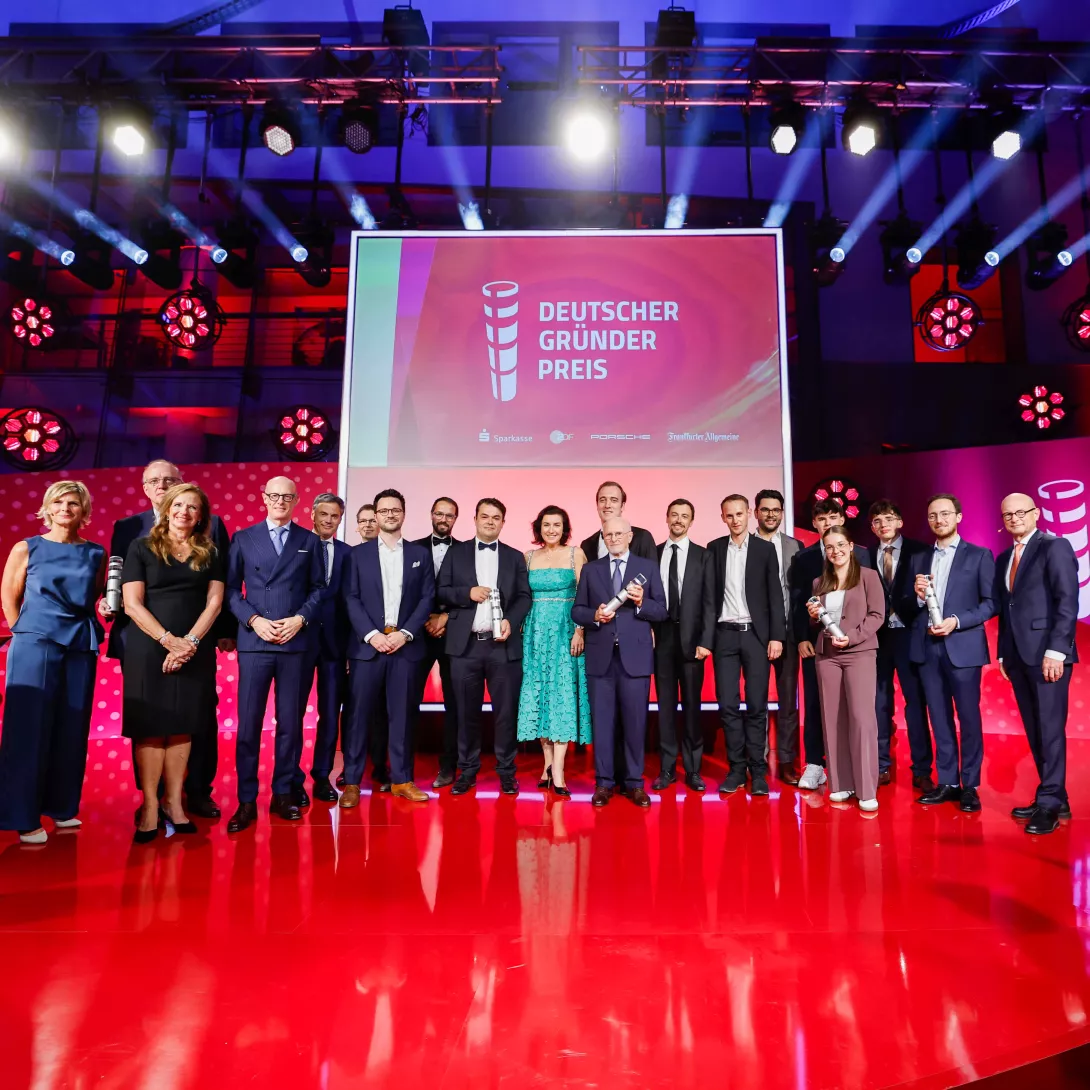 Deutscher Gründerpreis 2026 Gewinner auf Bühne
