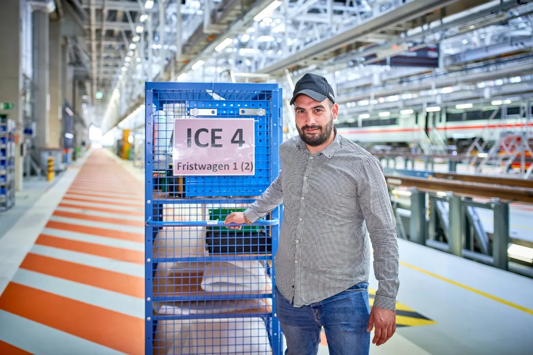 Emre Ibis mit Gitterwagen